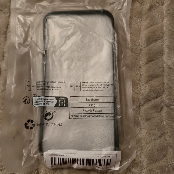 NWT Retro Cellphone Cover/Case for Iphone15 - Picture 2 of 4